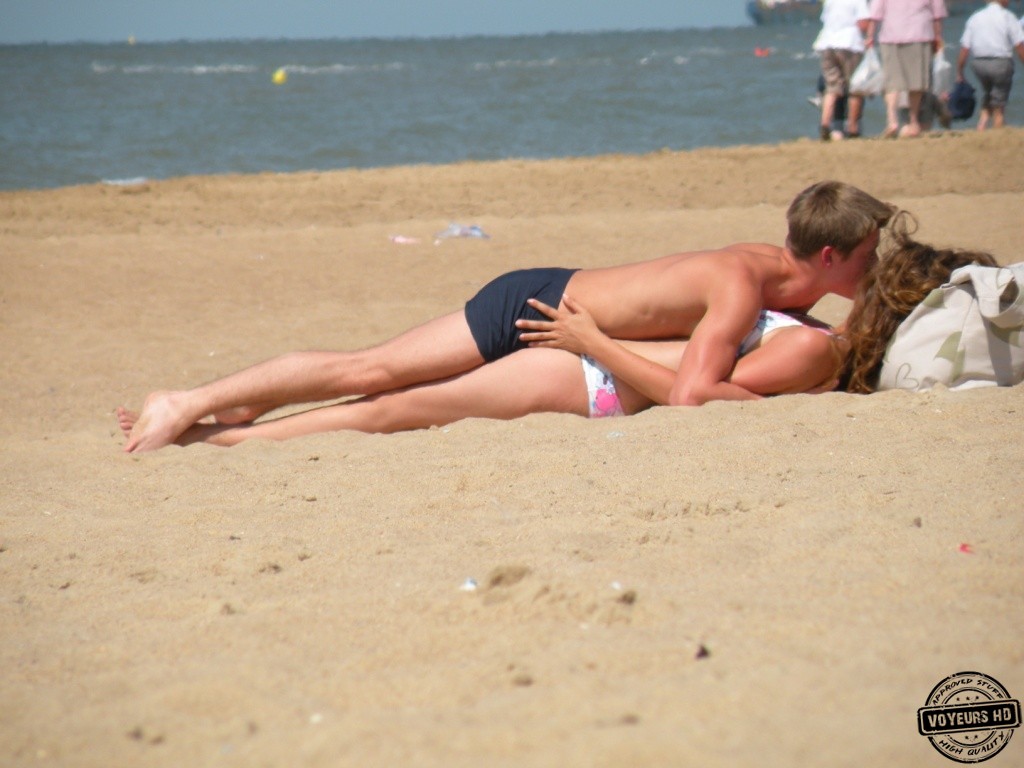 Stretch reccomend voyeured beach couple